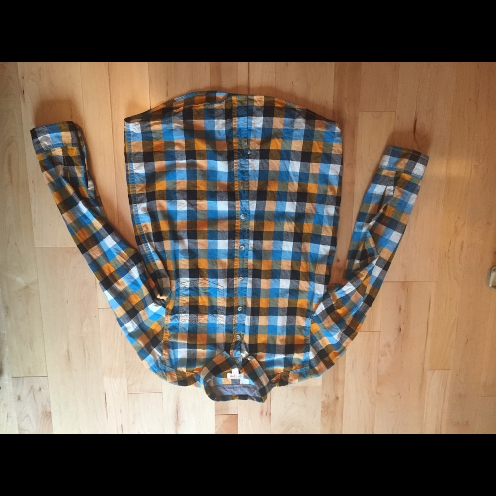Cat & Jack boys’ long sleeve button down shirt.